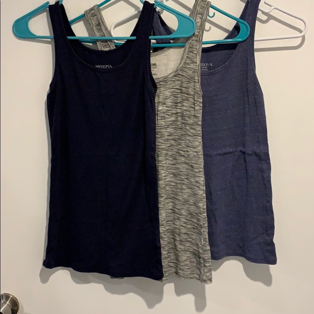 Set of 3 tank tops